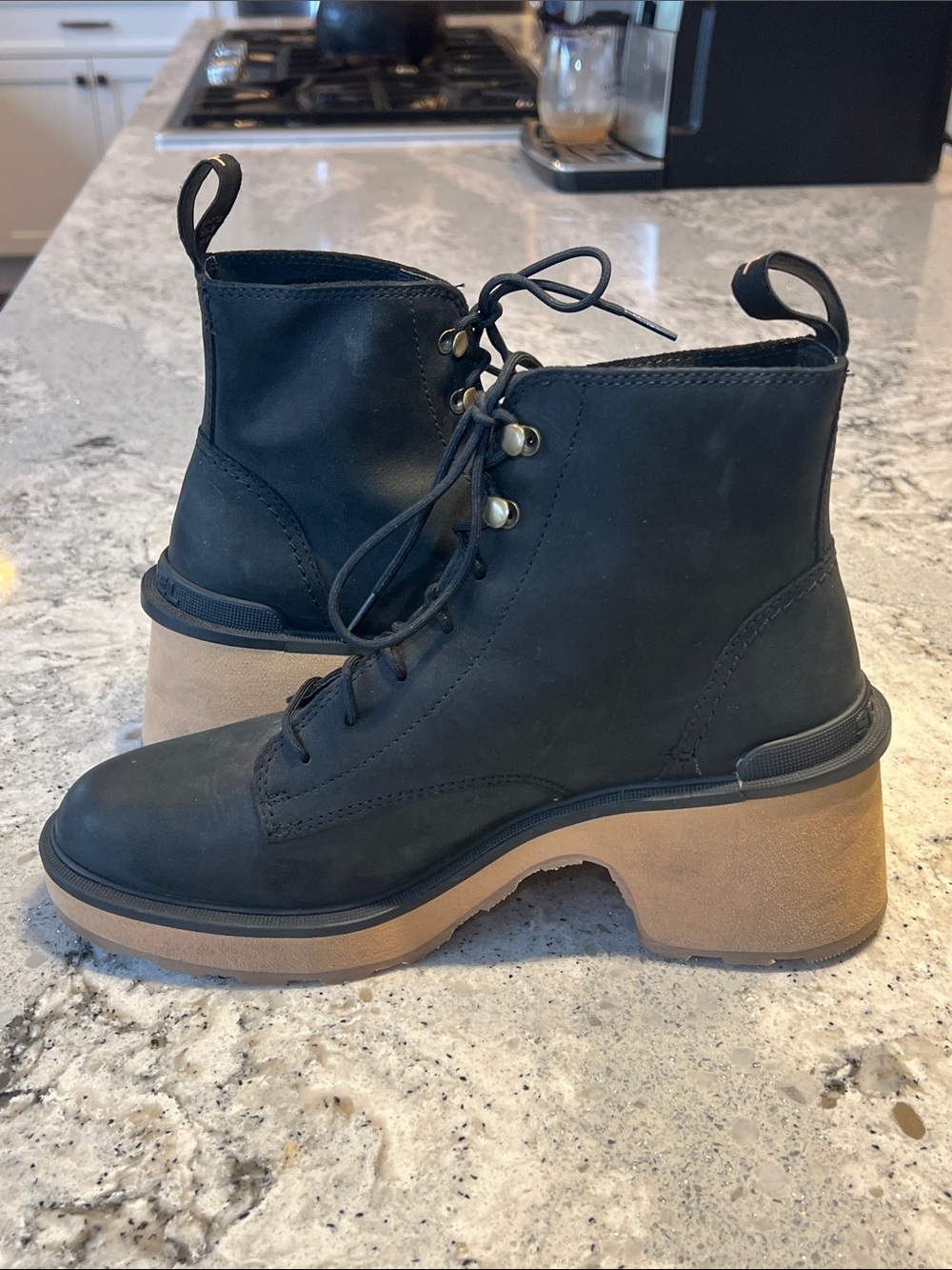 SOREL Hi-Line Heel Lace Waterproof Boots Black Tawny Buff Size 8.5 Like New - Picture 7 of 10